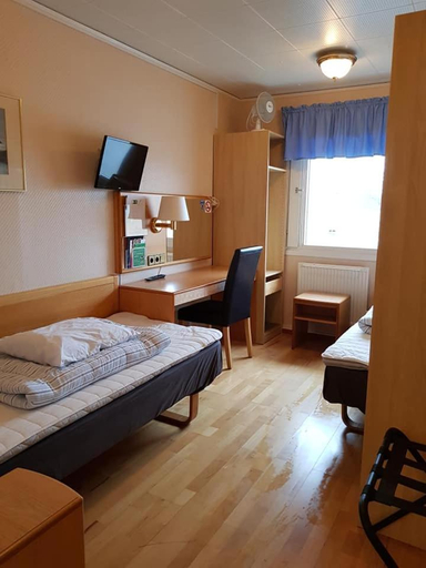 Others 4, Haknas Vandrarhem, Södertälje