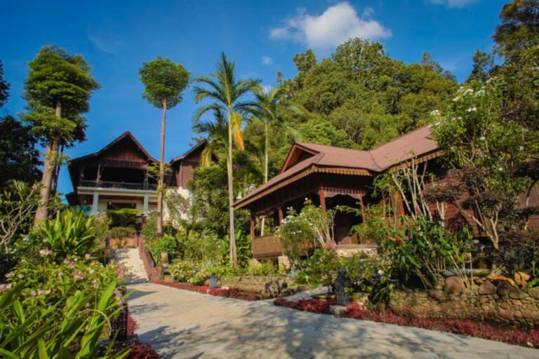 Exterior & Views