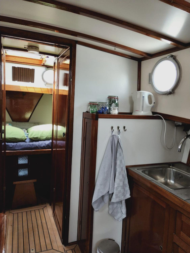 Others 3, Prive B&B Motorsailer Rataplan