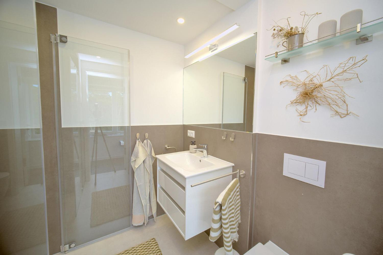 Bathroom 3, Prora - Apartment mit Waschmaschine - Hiddensee 4,2, Vorpommern-Rügen