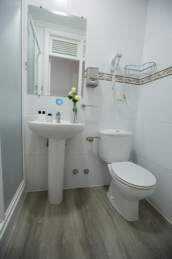 Bathroom, Hostal Adeco, Madrid