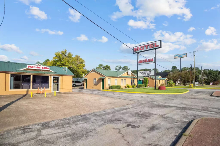 Exterior 4, Angelina Motel, Angelina