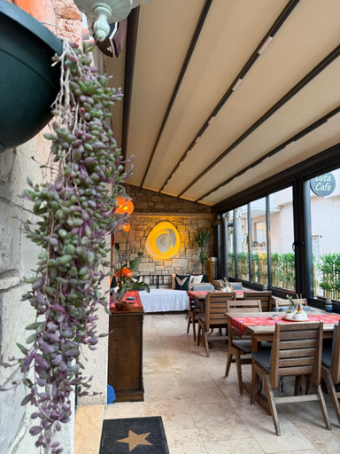 Dining, Luta Urla, Urla
