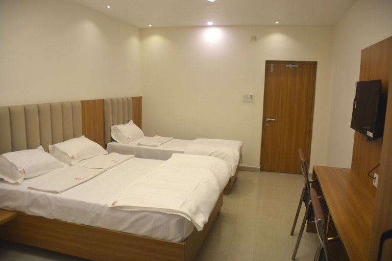 Room 5, Hotel Venkteshwar, Yadgir