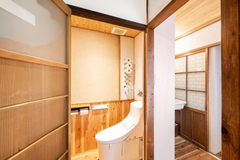 Bathroom 3, MAROYASHIKI, Ōzu