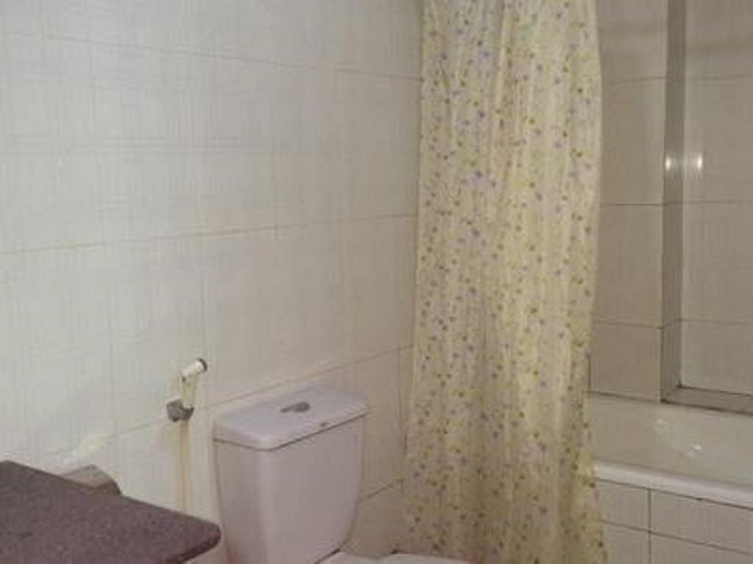 Bathroom 2, New Time Hotel, Huế