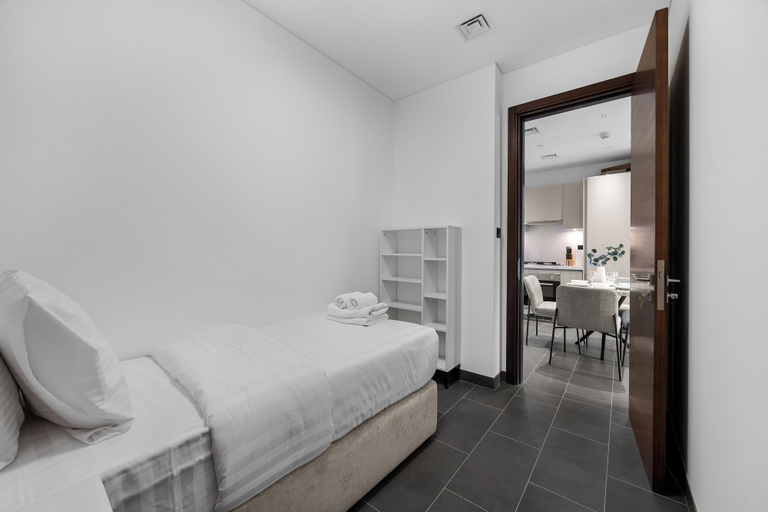 Extra beds 4, Modern 1BR with Balcony Sobha Hartland, Dubai