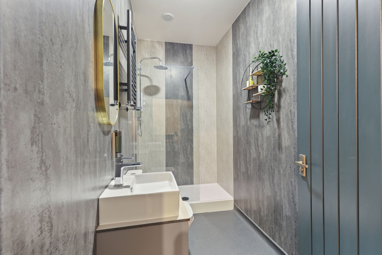 Bathroom 2, Clayton Apartments, Newcastle upon Tyne