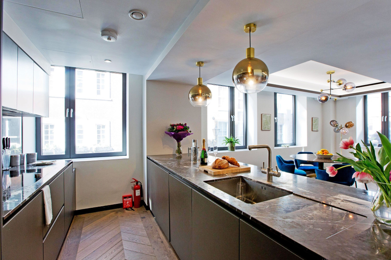 Others 5, 2-bed Deluxe Apt 104, London