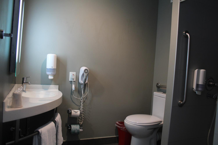 Bathroom 2, ibis Culiacan, Culiacán