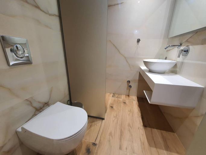Bathroom 2, Thalatta Apartments, East Macedonia and Thrace