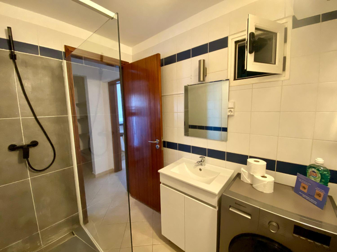 Bathroom 4, Leme Bedje Sea View - By Bobbywashere