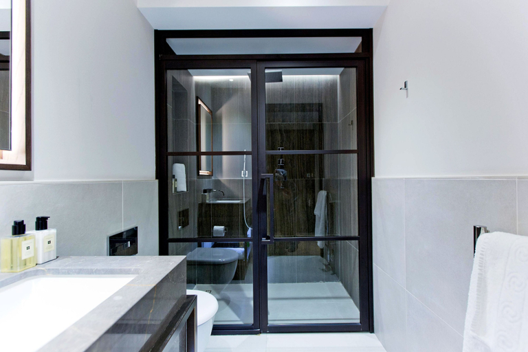 Bathroom 3, 1-bed Executive Apt 414, London