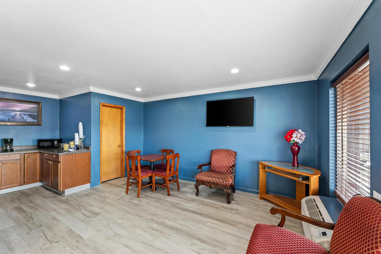 Public Area 2, Americas Best Value Inn Indianola, Sunflower