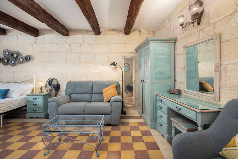 Living area 2, Traditional Townhouse - Rooftop Terrace