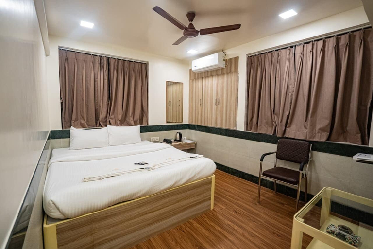 Room 2, Hotel The Royal Nest, Thane