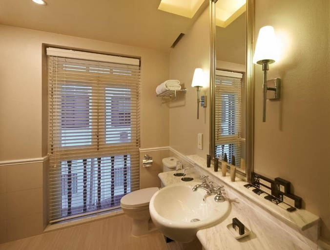 Bathroom 2, Aurum Royal, Singapore