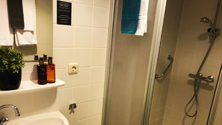 Bathroom, Landgoed Mennorode, Nunspeet
