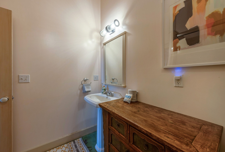 Bathroom 4, Roe Parker House 2 Bedroom Home by RedAwning, Hood River