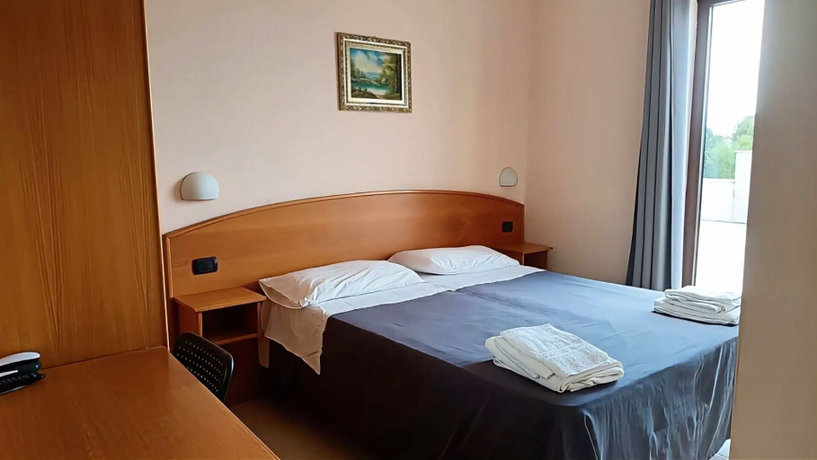 Bedroom 2, Hydra Club Hotel & Village, Salerno
