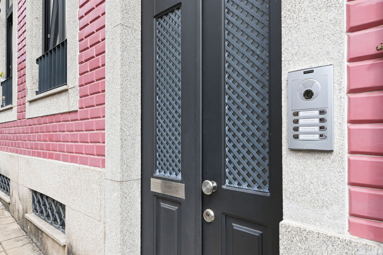 Property entrance, ON Apartments - MA62, Porto