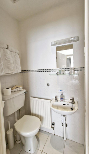 Bathroom 3, The Coastyard Hotel and garden Chalets., West Sussex