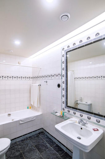 Bathroom 4, Hotel Metropole, Lisbon