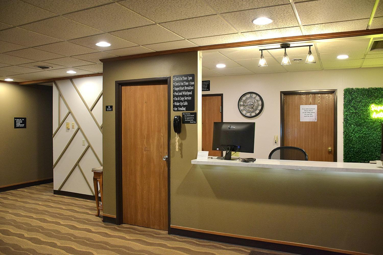 Public Area 2, Super 8 by Wyndham Antigo, Langlade