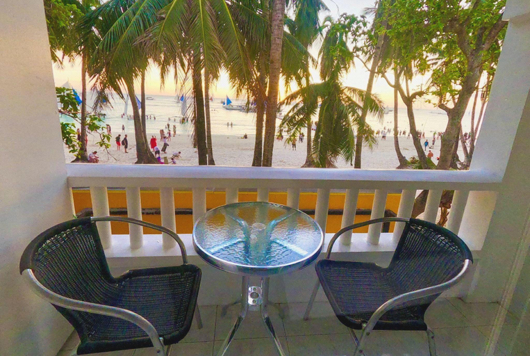 Others 3, White Beach de Boracay, Malay