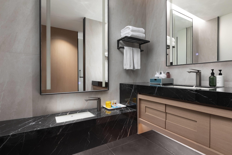 Bathroom 5, Microtel By Wyndham Enshi Jianshi, Enshi Tujia and Miao