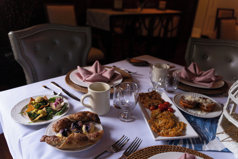 Dining, Pandora's Manor Bed & Breakfast, Guilford