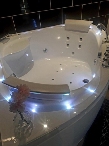 Bathroom 4, Hôtel Renaissance Martigues, Bouches-du-Rhône