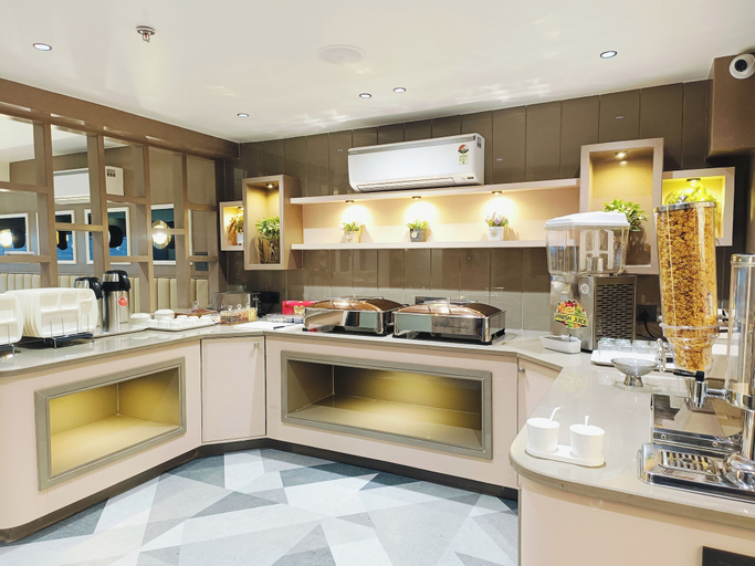 Dining 4, Hotel Maskan Surat, Surat