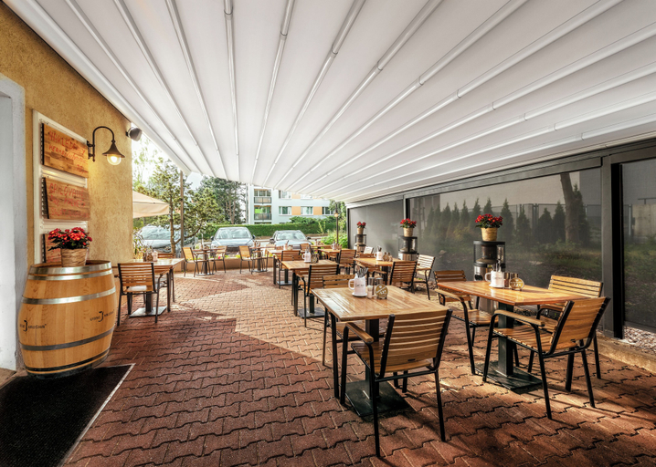 Restaurant 5, Carl Inn, Praha 6