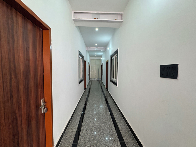 Lobby 1, Shri Guru Kripa Dham, Mathura