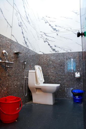 Bathroom 3, Aleenas homestay, Ernakulam