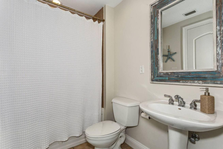 Bathroom 3, Indigo West 1103, Escambia