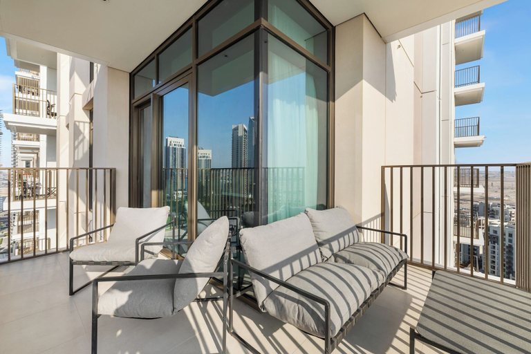 Property grounds 3, Serene 1BR Escape with Burj Khalifa View, Dubai