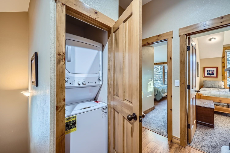 Room 5, 8712 Ski Tip Townhomes 3 Bedroom Townhouse, Summit