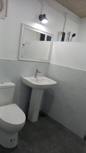 Bathroom 3, Whitehouse resort, Tha Muang