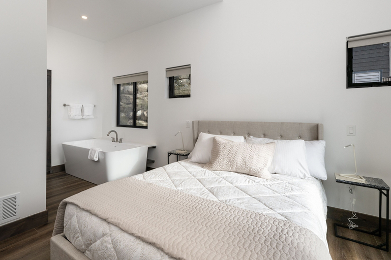 Room 2, Scenic Perch 2 Bedroom Home, Grand