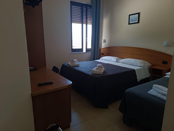 Bedroom 3, Hydra Club Hotel & Village, Salerno