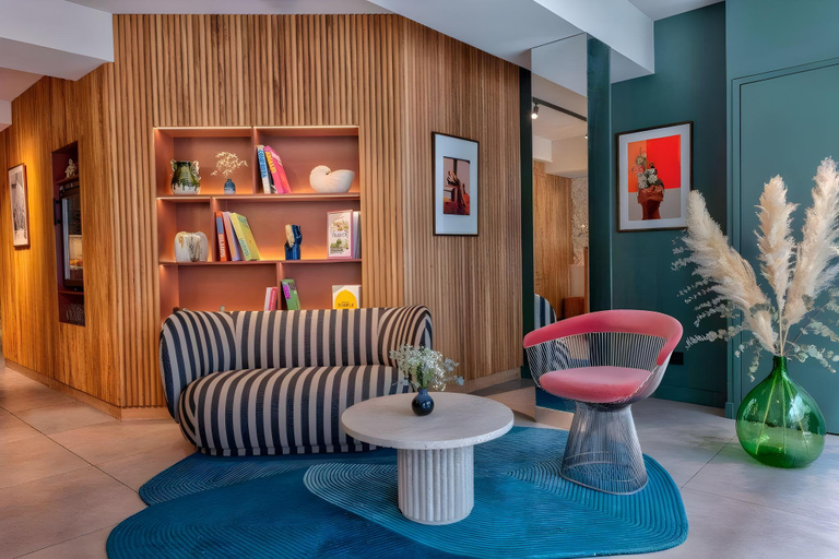 Public Area, Republik Hotel, Rhône