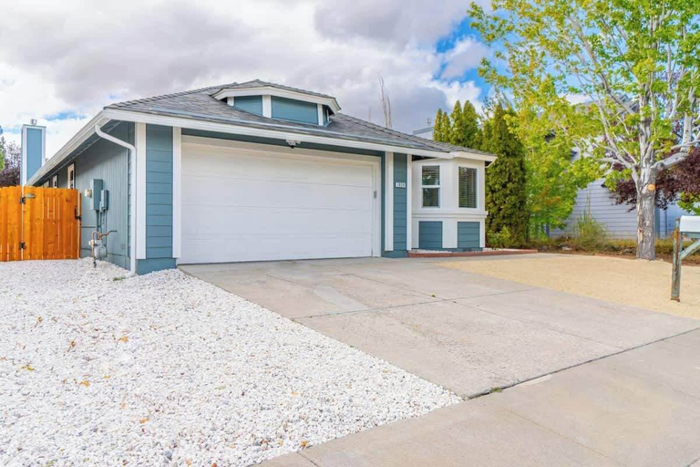 Exterior 3, Modern Western Retreat Pet-friendly 4bed/2bath, Washoe