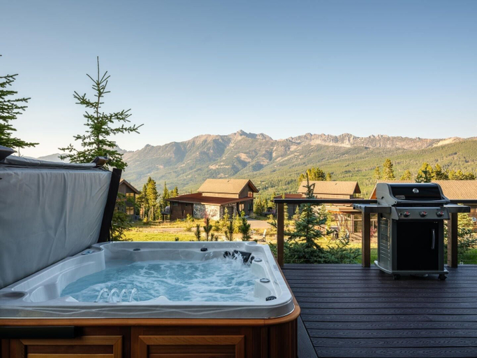 Property grounds 4, 6 Silver Peaks 3 Bedroom Home by Moonlight Basin Lodging, Madison