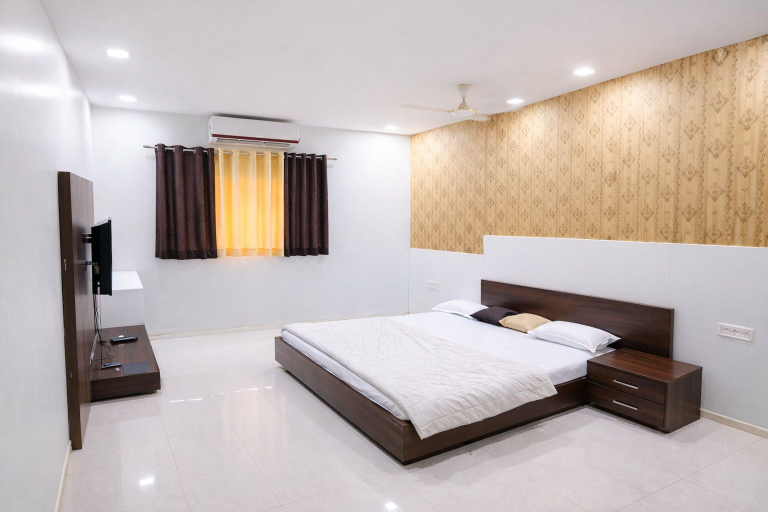 Room 4, The Golden Wings Hotel, Dewas