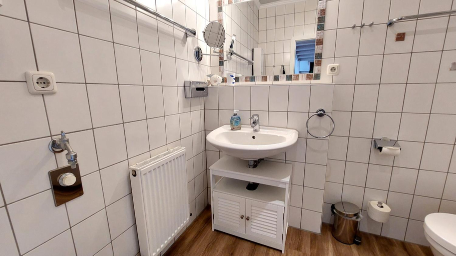 Bathroom 2, Villa Jugendgluck - by Rujana, Vorpommern-Rügen