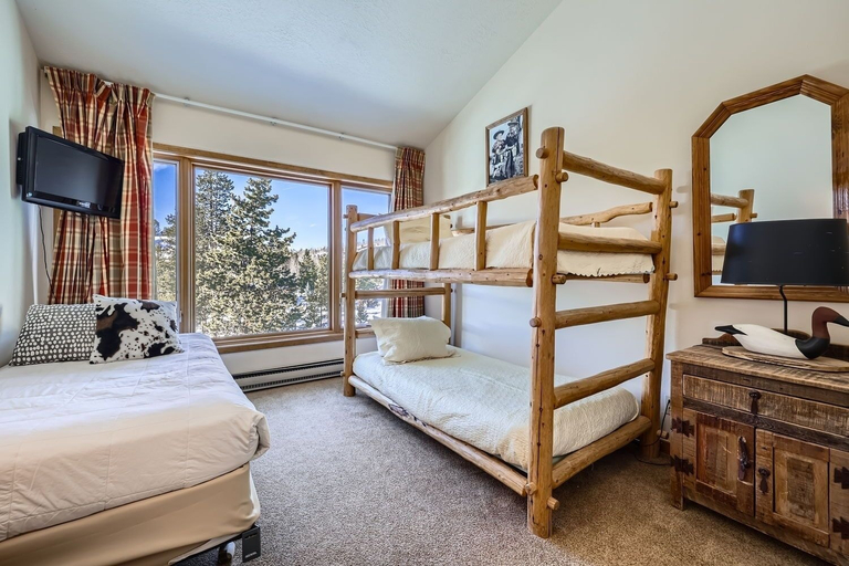 Room 5, 2017 Lodgepole 3 Bedroom Condo, Summit