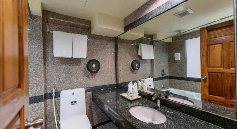 Bathroom 5, Palette Walking Street Pattaya, Pattaya