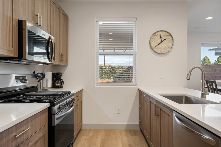 Private kitchen 3, Hallser's Escape 6 Bedroom Home, Washington